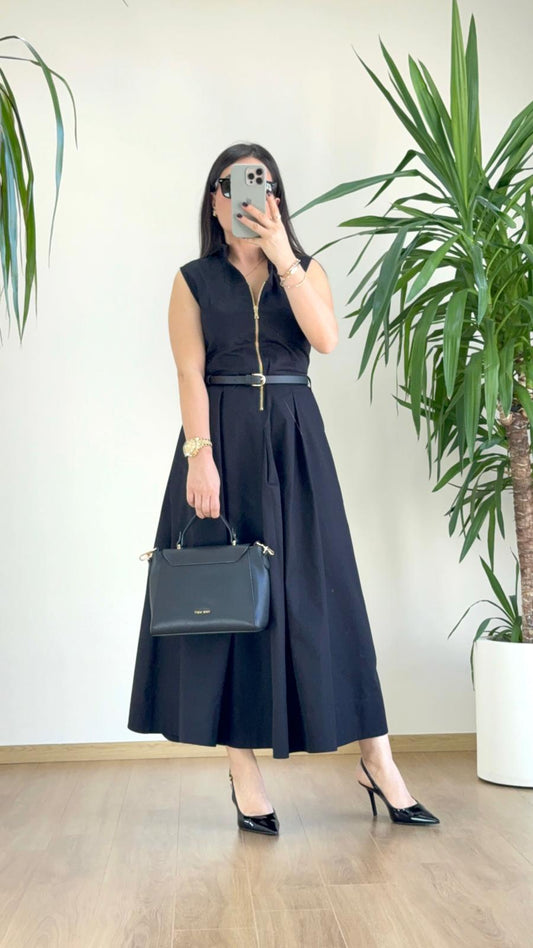 Zamansız Şıklığın İmzası: Siyah Fermuar Detaylı Kemerli Gabardin Midi Elbise