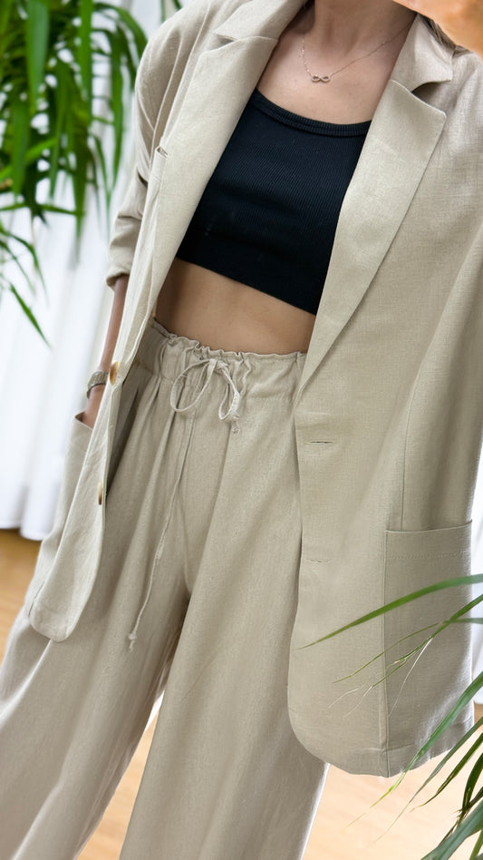 Doğal Şıklık: Taş Rengi Keten Blazer Takım | Minimalist Lüksün Temsilcisi