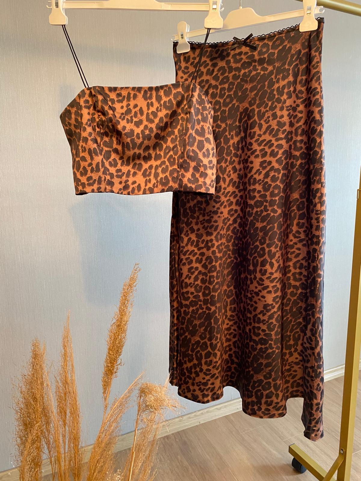 Vahşi Zarafet | Leopar Desenli Crop Top ve Etek Takımı