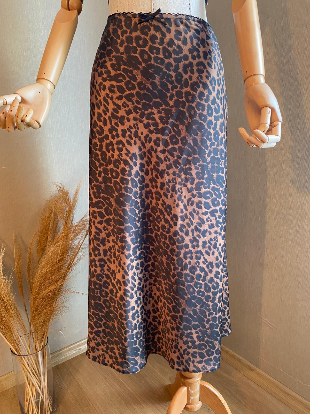 Vahşi Zarafet | Leopar Desenli Crop Top ve Etek Takımı