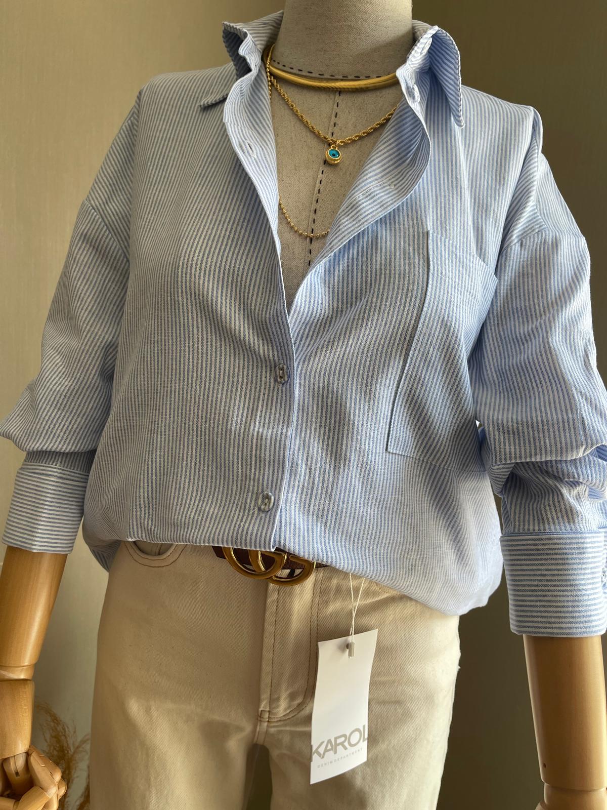 Zarif Çizgiler: Açık Mavi Çizgili Oversize Gömlek