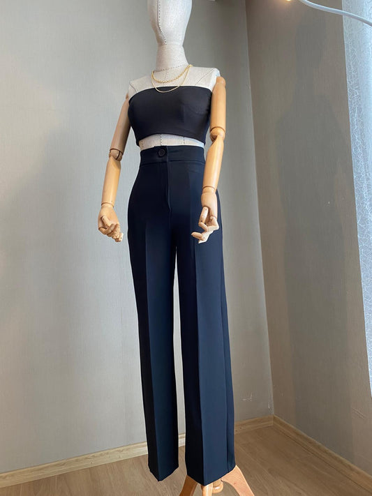 Yazın Vazgeçilmezi: Siyah Kaplı Crop Top