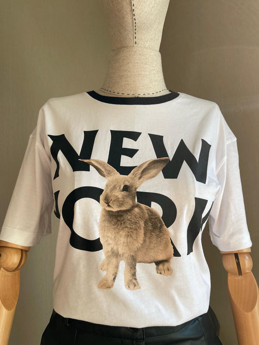 Sevimli ve Stil Sahibi: Beyaz Tavşan Baskılı Tişört