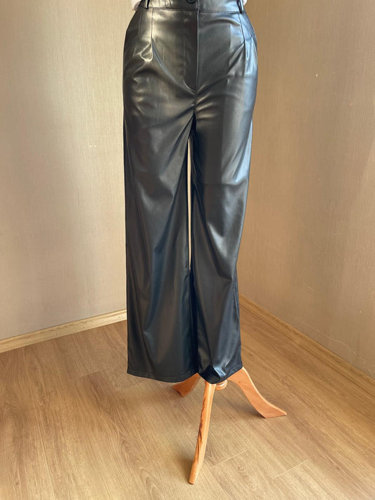 Cesur ve Şık: Deri Palazzo Pantolon