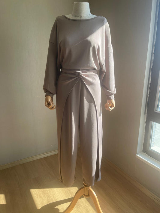 Düğüm Detaylı Pantolon: Modern Şıklığın Temsilcisi