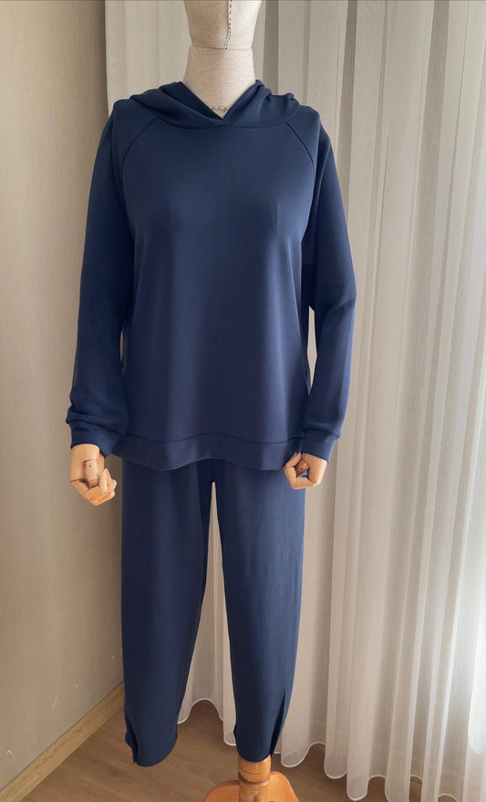 Konfor ve Stil Bir Arada: Kapşonlu Modal Eşofman Takımı