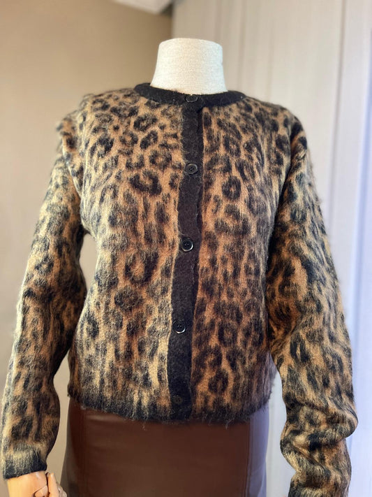 Massimo'dan Zamansız Şıklık: Leopar Desenli Premium Hırka | Stil Sahibi Kadınların Tercihi