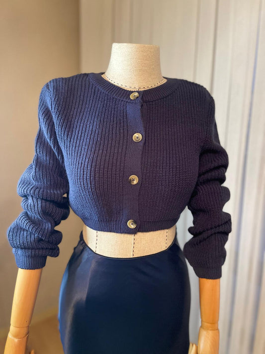 Modern Klasik: Lacivert Hırka | Her Mevsimin Vazgeçilmez Basic Parçası