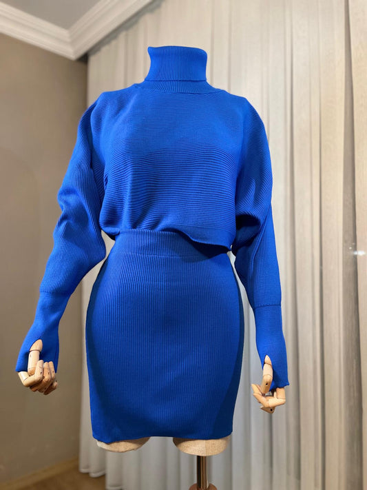 Kış Şıklığının Yeni Favorisi: Saks Mavisi Triko Takım