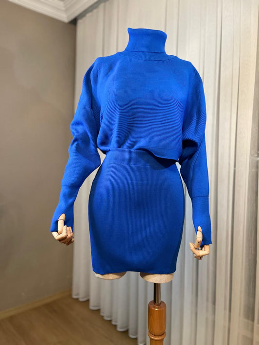 Kış Şıklığının Yeni Favorisi: Saks Mavisi Triko Takım