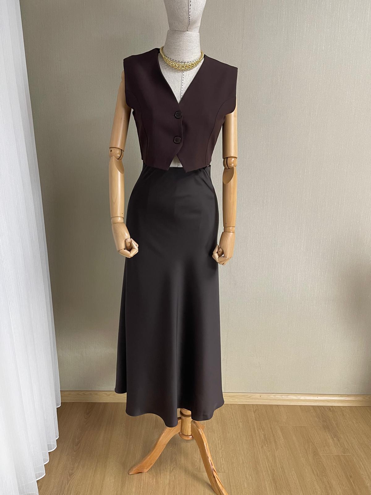 Zarafetin Simgesi: Acı Kahve Saten Maksi Boy Etek | Işıltılı Akışkan Tasarım