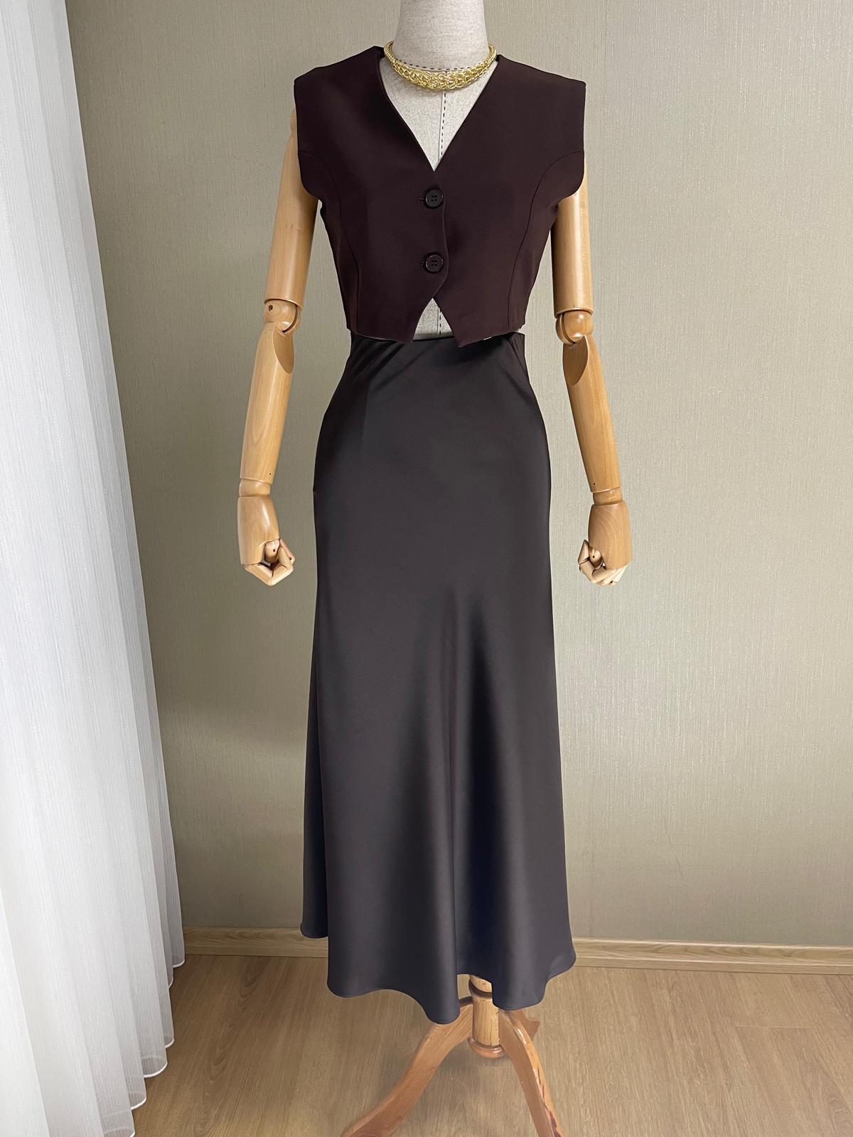 Zarafetin Simgesi: Acı Kahve Saten Maksi Boy Etek | Işıltılı Akışkan Tasarım