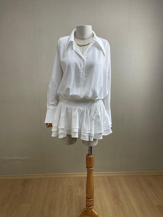 Romantik Zarafet: Beyaz Katlı Volanlı Gömlek Elbise | Feminen Şıklığın Temsilcisi