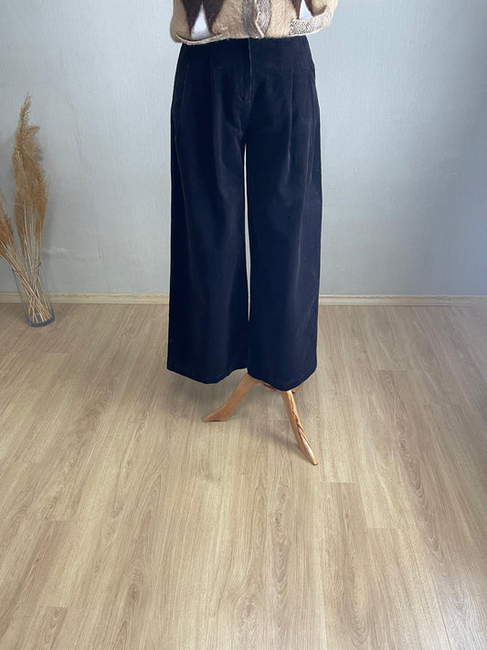 Modern Siluetin Gücü: Acı Kahve Geniş Paça Pantolon | Zamansız Şıklığın Temsilcisi