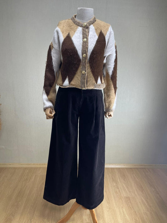 Modern Siluetin Gücü: Acı Kahve Geniş Paça Pantolon | Zamansız Şıklığın Temsilcisi