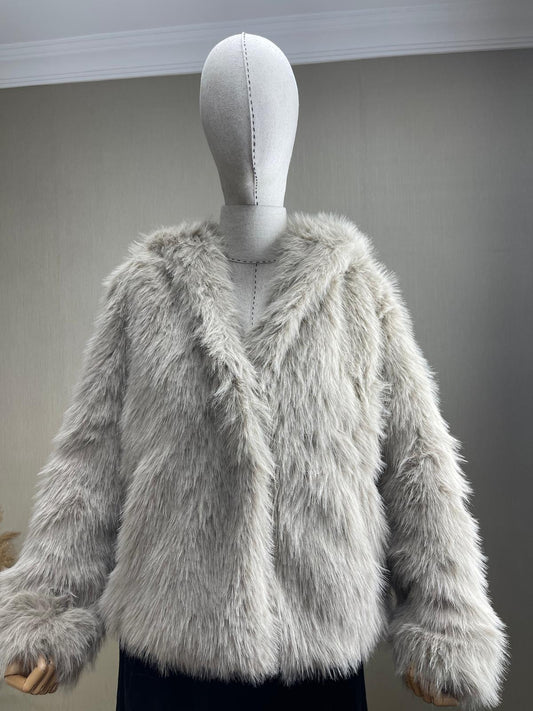 Lüks ve Modern: Vizon Suni Kürk Ceket | Kış Sezonunun Göz Alıcı Parçası