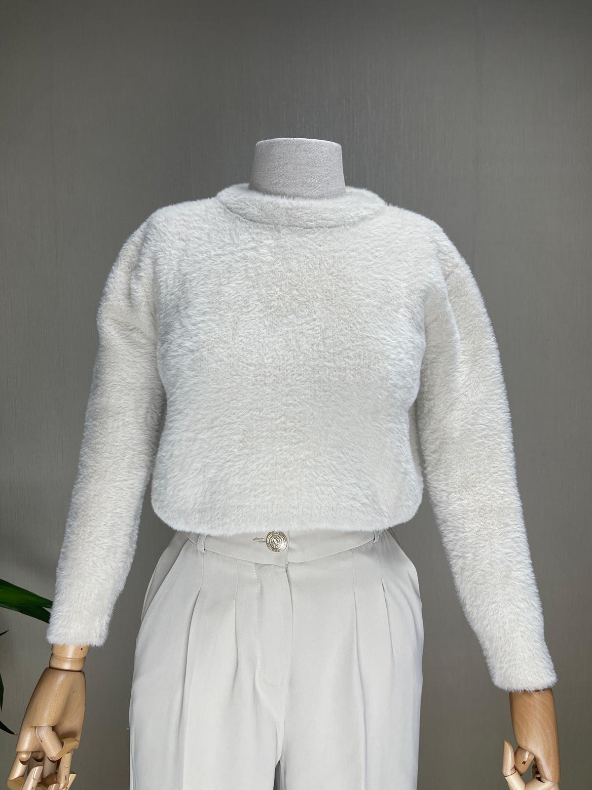 Kış Masalı: Beyaz Peluş Crop Kazak | Yumuşacık Dokuda Modern Tasarım