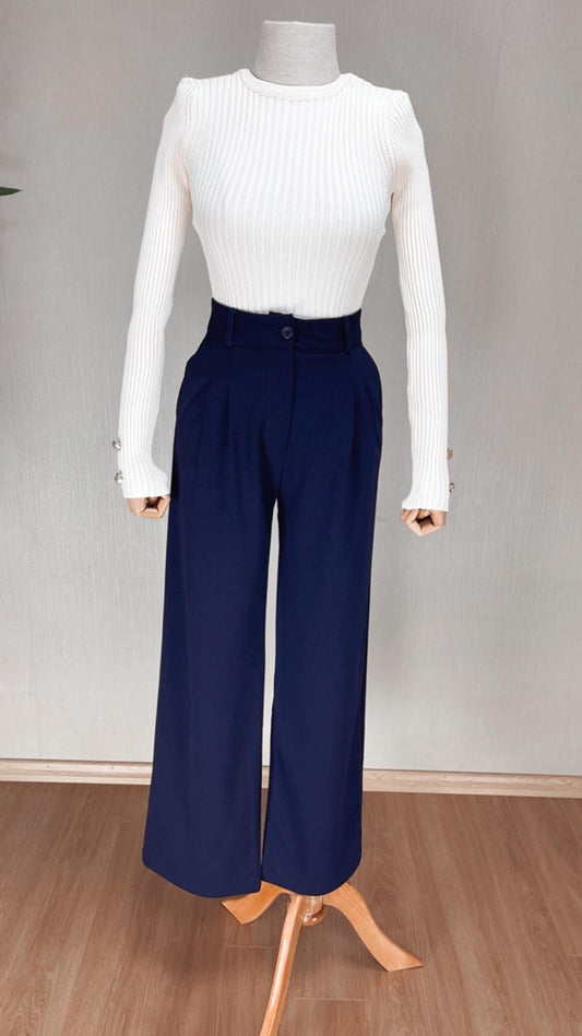 Zarif Duruş: Lacivert Krep Palazzo Pantolon | Modern Çizgilerin Temsilcisi