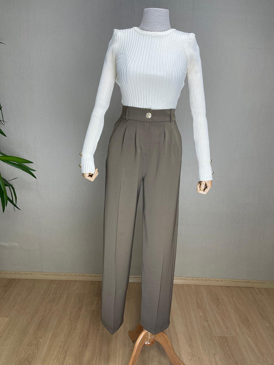 Modern Ofis Şıklığı: Haki Pileli Kumaş Pantolon | Sofistike Tasarım