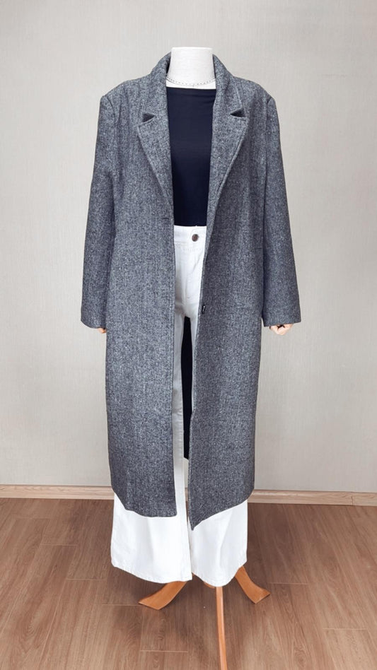 Modern Zarafet: Gri Balıksırtı Uzun Kaban | Kış Sezonunun Zamansız Parçası