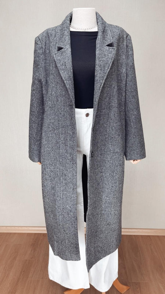 Modern Zarafet: Gri Balıksırtı Uzun Kaban | Kış Sezonunun Zamansız Parçası