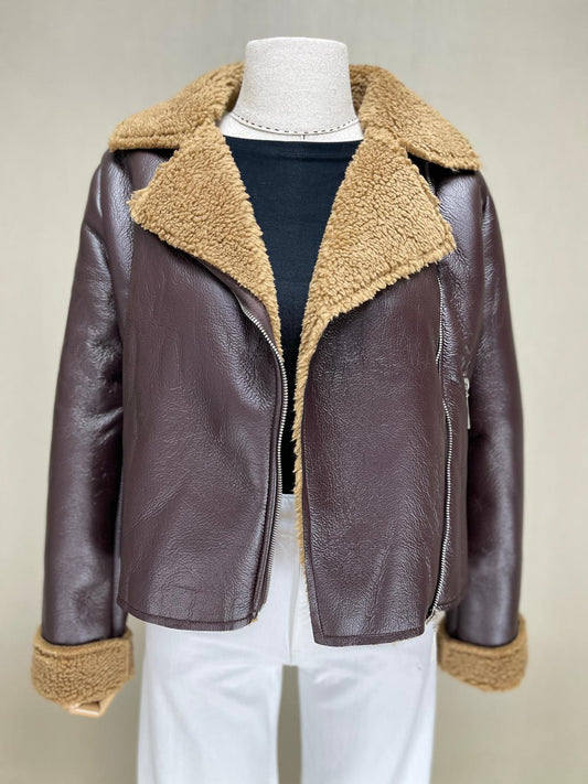 Sezonun Hit Parçası: Kahverengi İçi Kürklü Deri Ceket | Vintage Esintili Tasarım