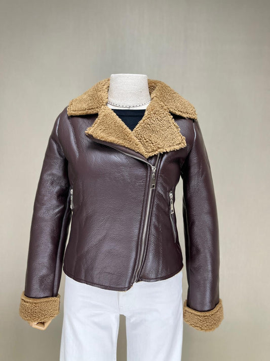 Sezonun Hit Parçası: Kahverengi İçi Kürklü Deri Ceket | Vintage Esintili Tasarım