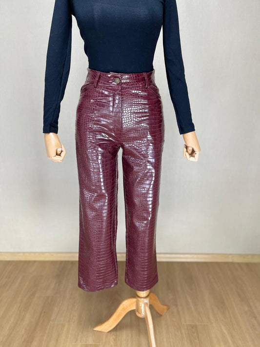 Lüks Dokunuş: Bordo Kroko Desenli Deri Pantolon | Sezonun Statement Parçası