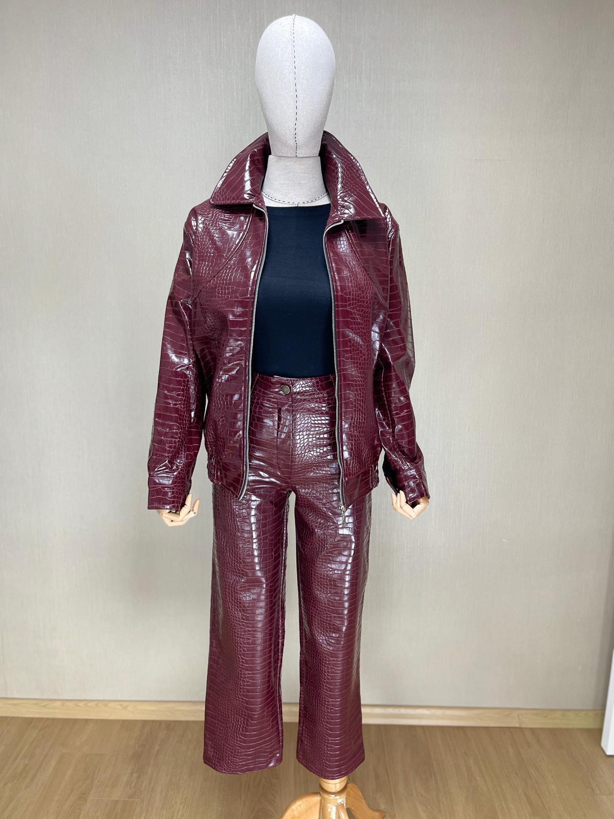 Lüks ve Trend: Bordo Yılan Desenli Deri Ceket | Statement Parça