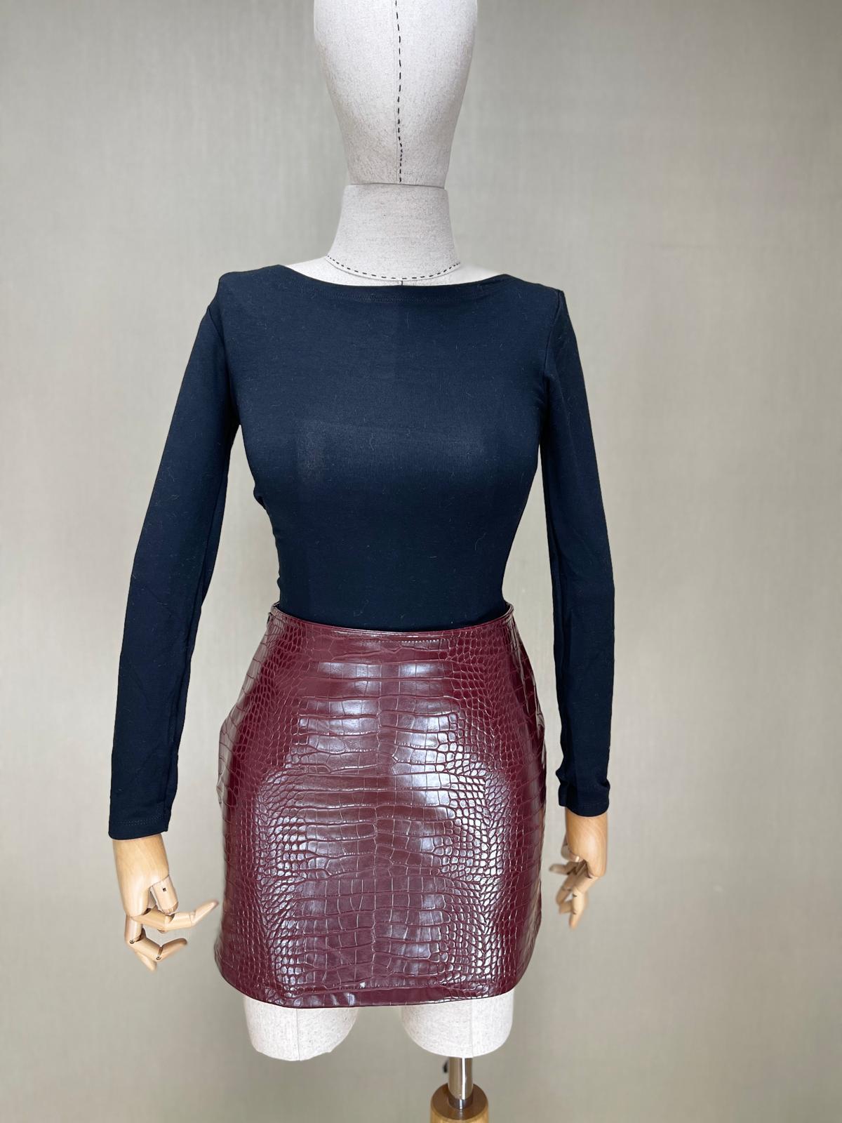 Sezonun Hit Parçası: Bordo Kroko Desenli Mini Etek | Sofistike Şıklık