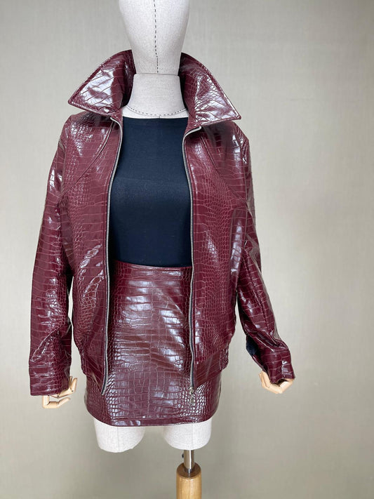 Lüks ve Trend: Bordo Yılan Desenli Deri Ceket | Statement Parça