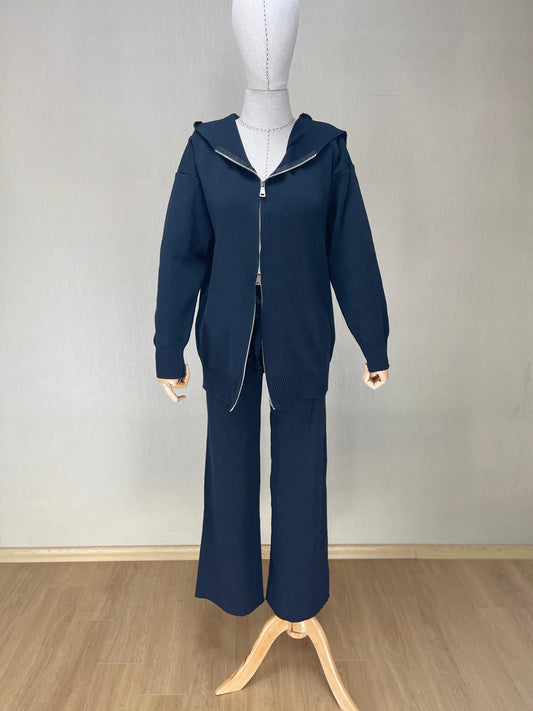 Modern Konfor: Siyah Kapüşonlu Triko Takım | Şık Casual Stil