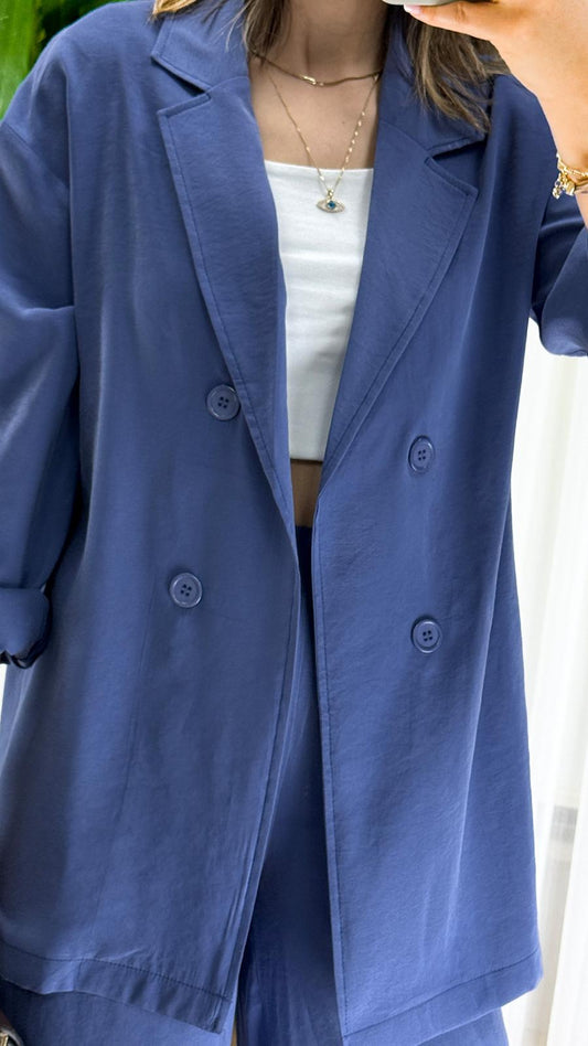 Mavi Modal Takım: Güçlü Kadının Sofistike Seçimi