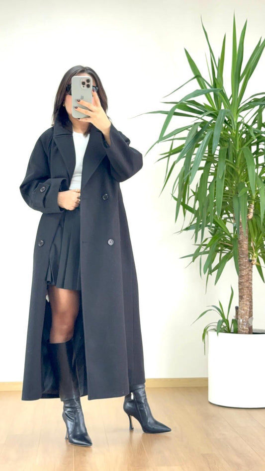 Zamansız Şıklığın İmzası Siyah Kaşe Kaban ile Güçlü ve Asil Stil