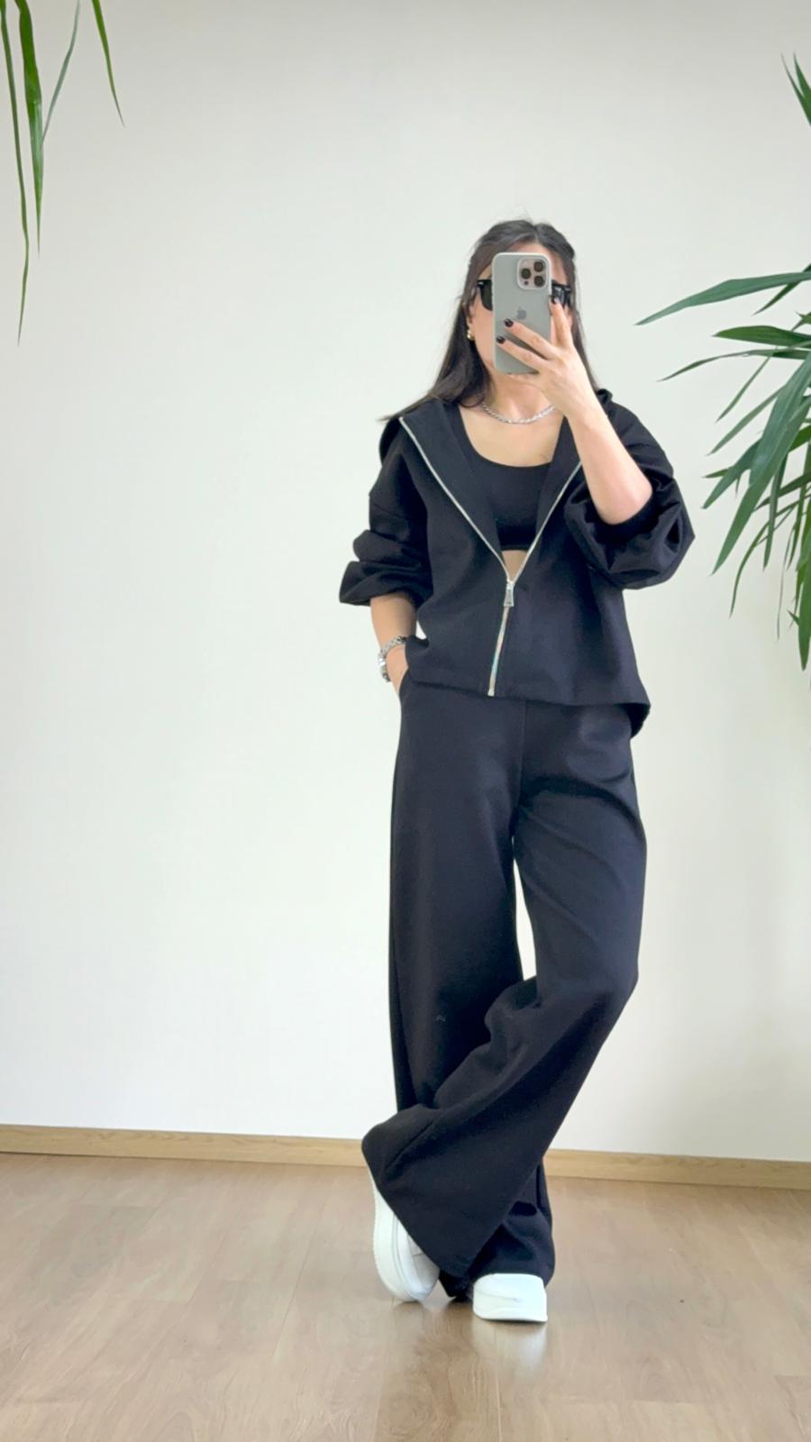 Siyah 3’lü Eşofman Takımı ile Şehirli ve Güçlü Stil