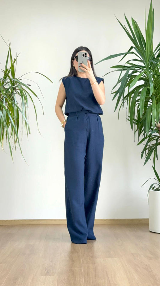 Güçlü Siluet, Zahmetsiz Şıklık: Lacivert Keten Takım ile Modern İkon Duruş