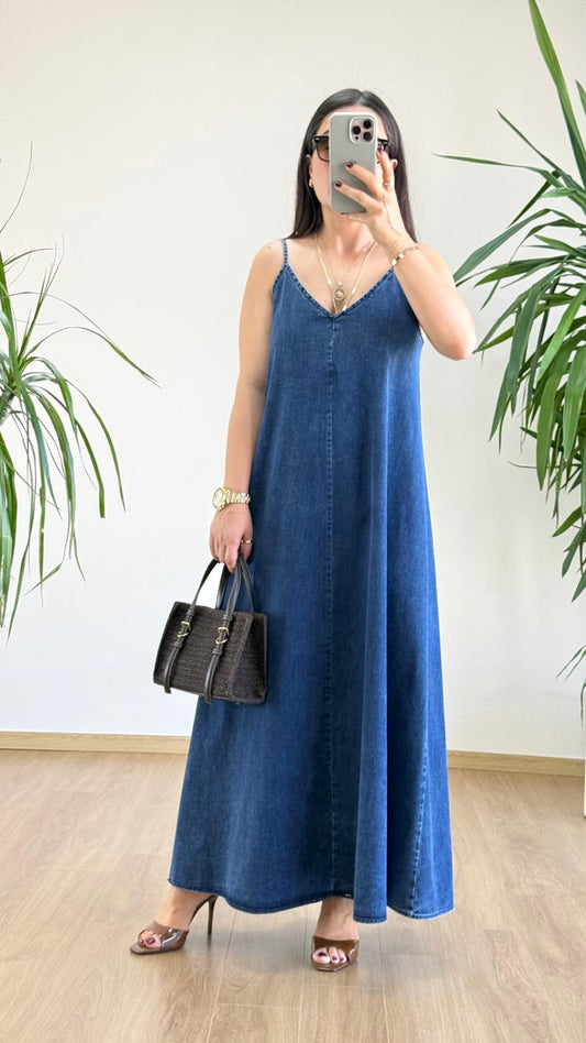 Mavi Jean Askılı Uzun Elbise – Zamansız Denim Şıklığı