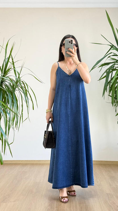 Mavi Jean Askılı Uzun Elbise – Zamansız Denim Şıklığı