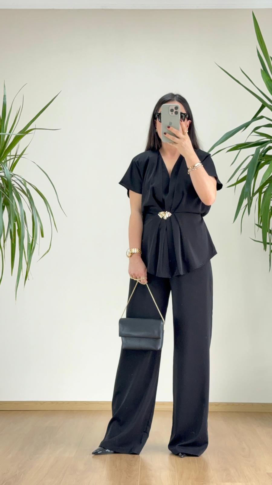 Siyah Drape Detaylı Arkadan Bağlamalı Bluz Pantolon Takımı