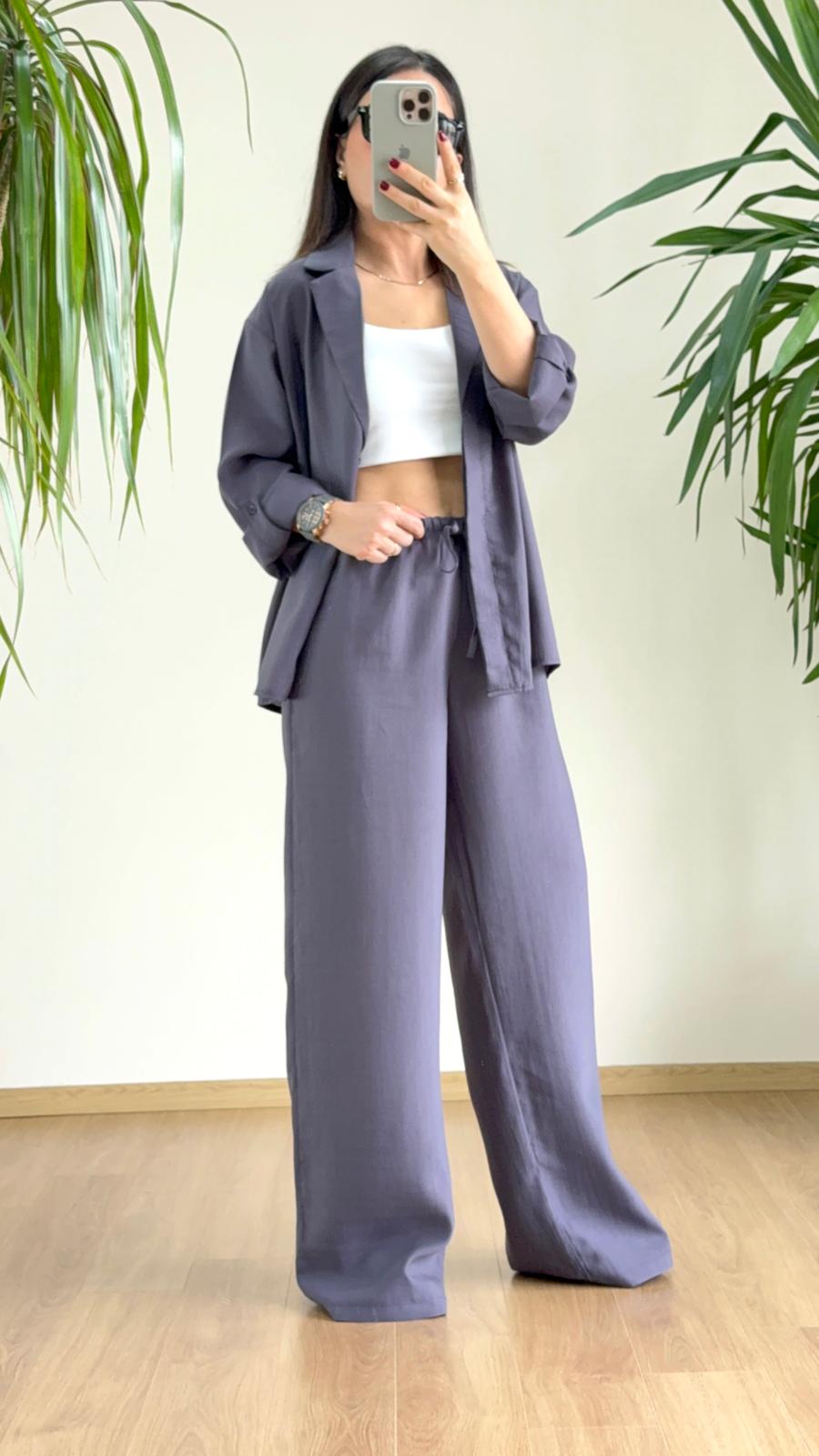 Minimal Şıklığın Zirvesi: Gri Tensel Takım