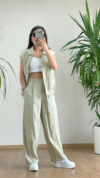 Mint Yeşili Yelek Pantolon Takım ile Modern Sokak Şıklığı