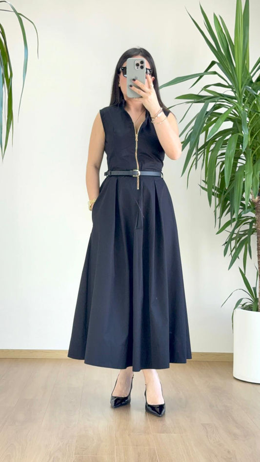 Zamansız Şıklığın İmzası: Siyah Fermuar Detaylı Kemerli Gabardin Midi Elbise