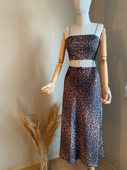 Vahşi Zarafet | Leopar Desenli Crop Top ve Etek Takımı