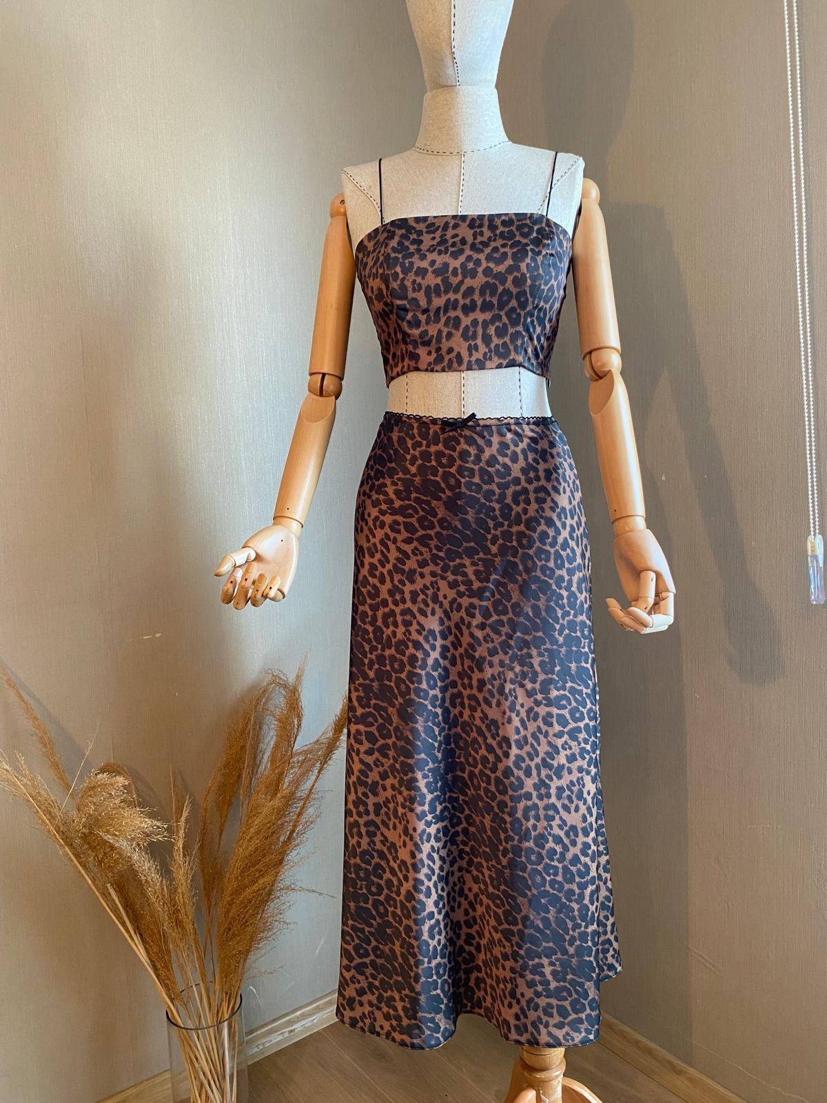 Vahşi Zarafet | Leopar Desenli Crop Top ve Etek Takımı
