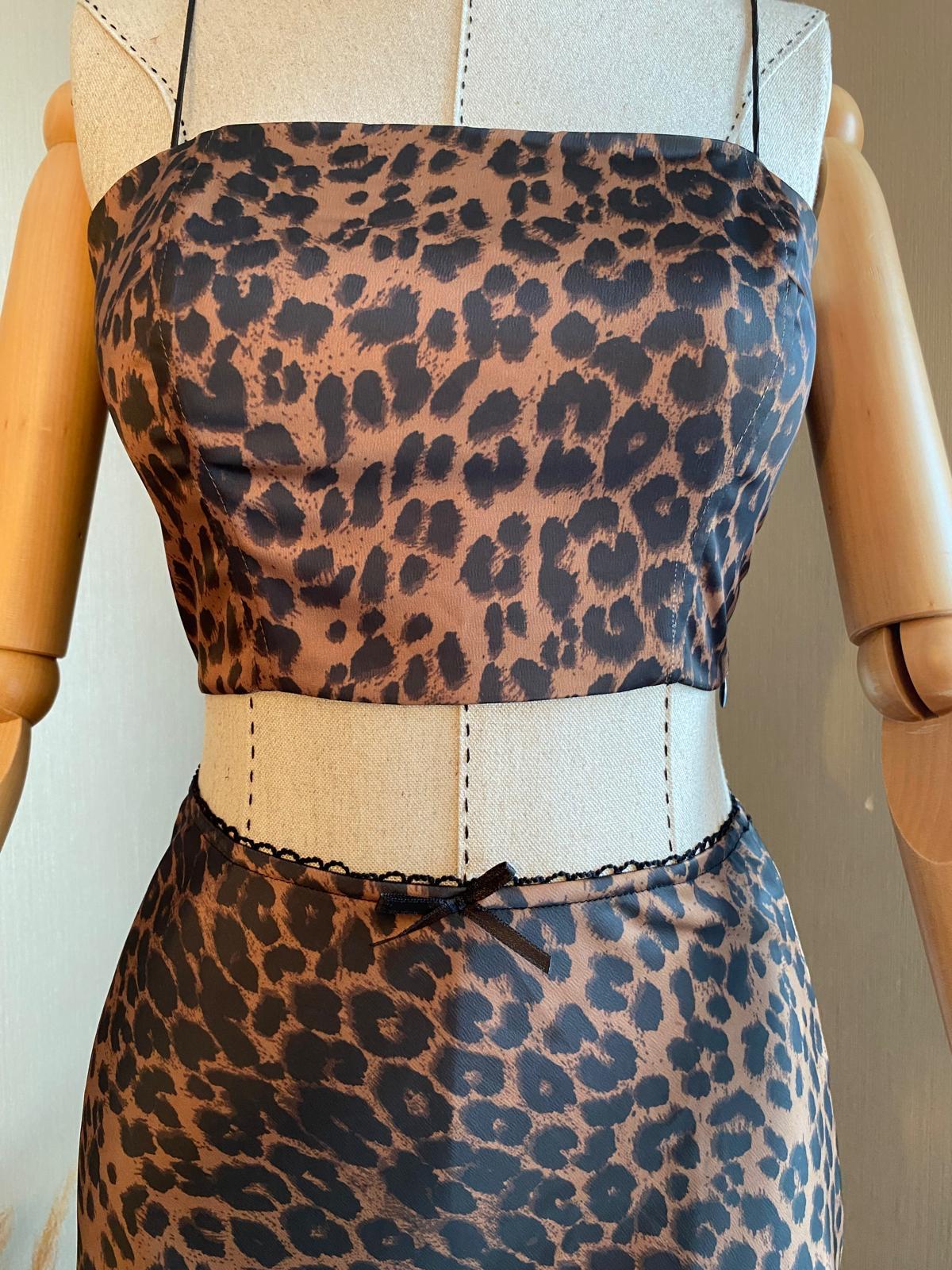 Vahşi Zarafet | Leopar Desenli Crop Top ve Etek Takımı