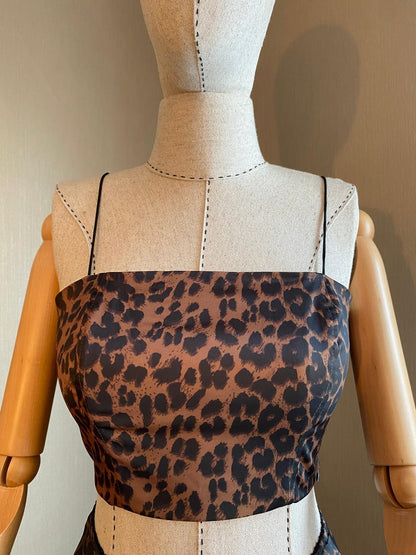Vahşi Zarafet | Leopar Desenli Crop Top ve Etek Takımı