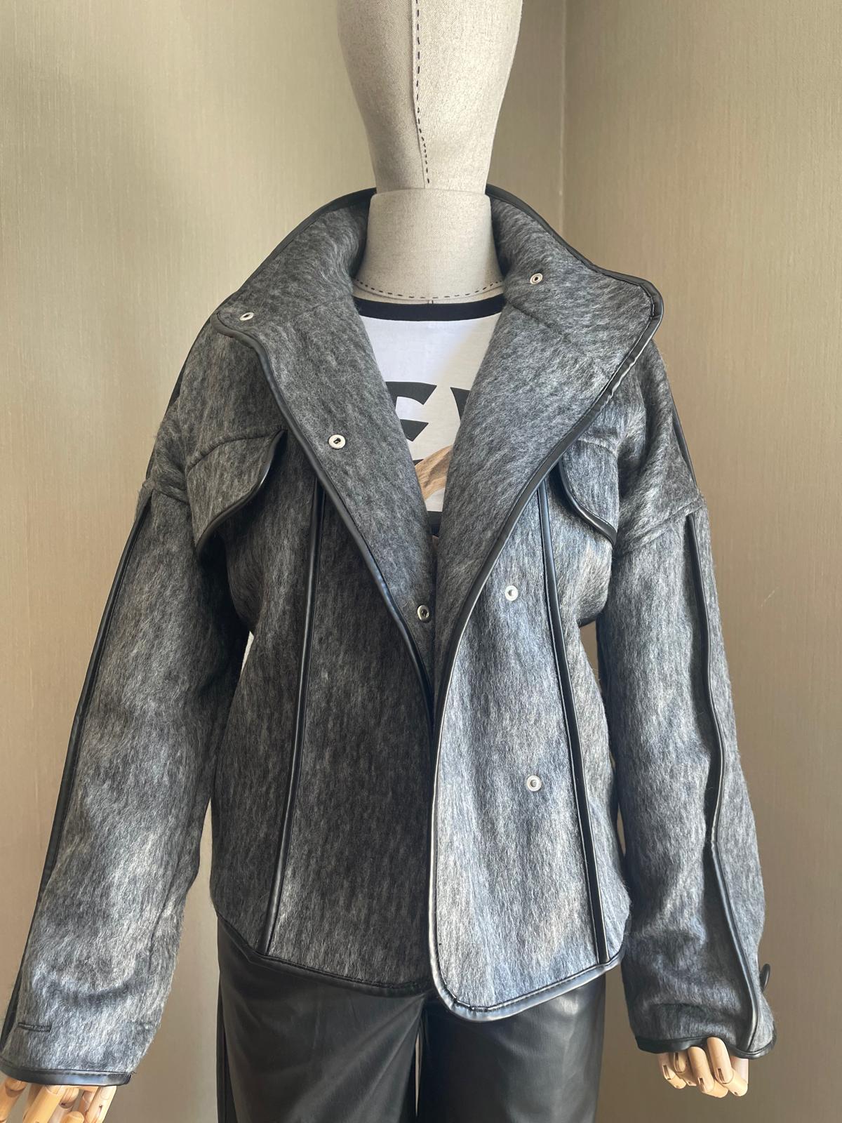 Şıklığın Yeni Trendi: Kaşe Crop Ceket