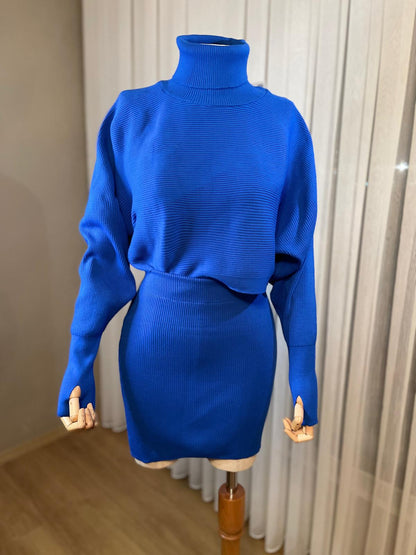 Kış Şıklığının Yeni Favorisi: Saks Mavisi Triko Takım