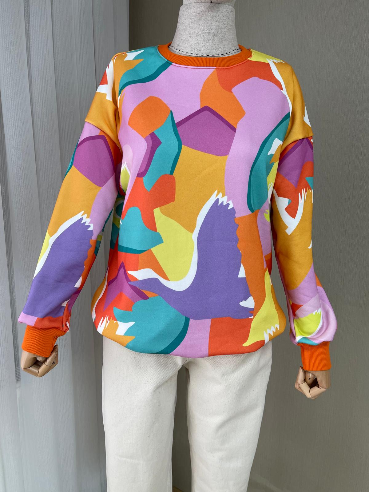 Renkli ve Modern Tasarımlı Kadın Sweatshirt - Şıklığı ve Konforu Bir Arada