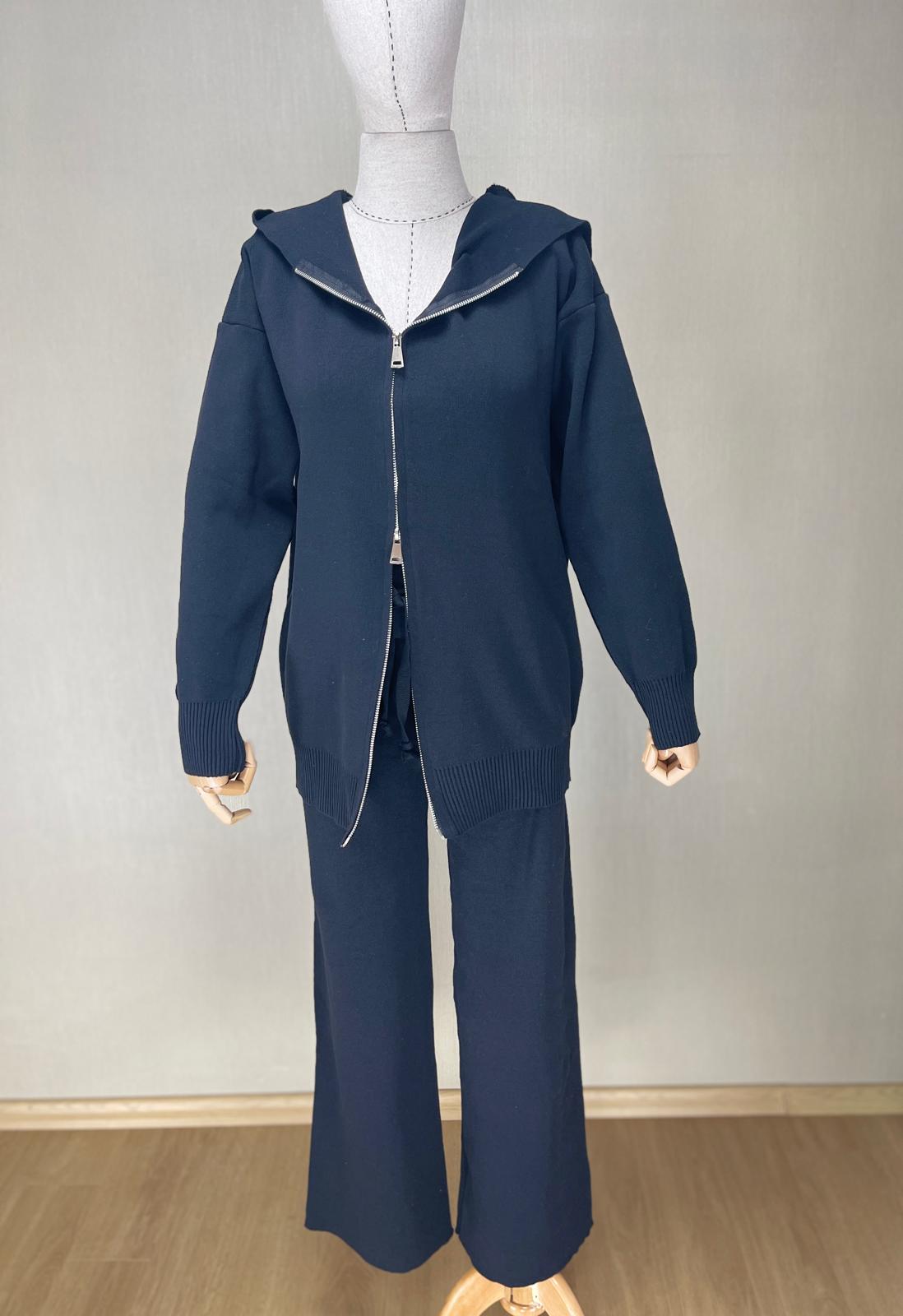 Modern Konfor: Siyah Kapüşonlu Triko Takım | Şık Casual Stil